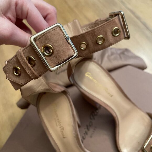 Gianvito Rossi Hayes Buckle Detail Heels Size 7.5 Tan - Picture 7 of 11